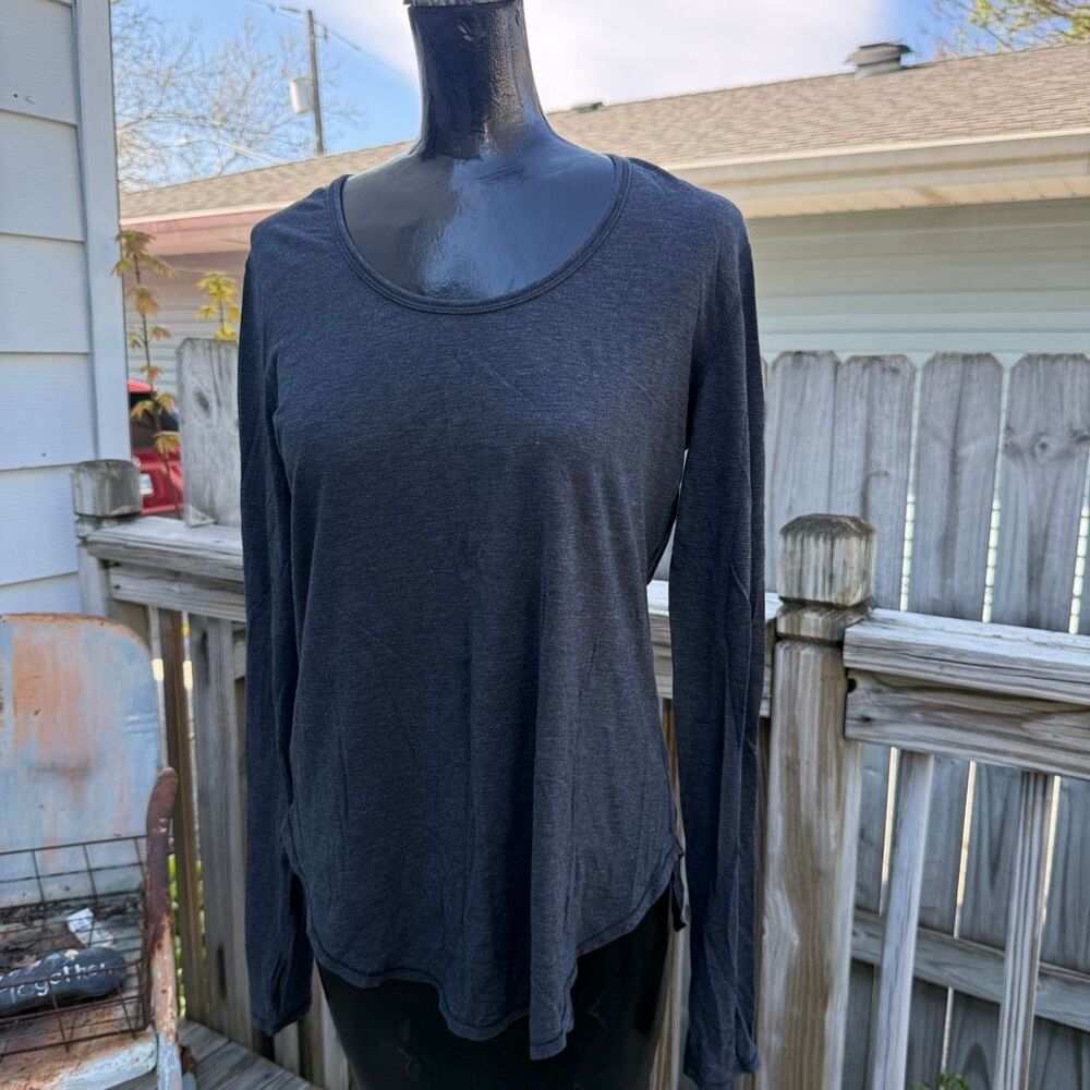 Lululemon Yogini Womens T Shirt Gray Crew Neck Long Sleeve Logo